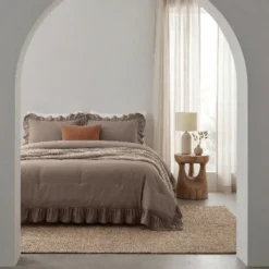 Lazy Dekbed Zonder Overtrek Ruffles - Taupe